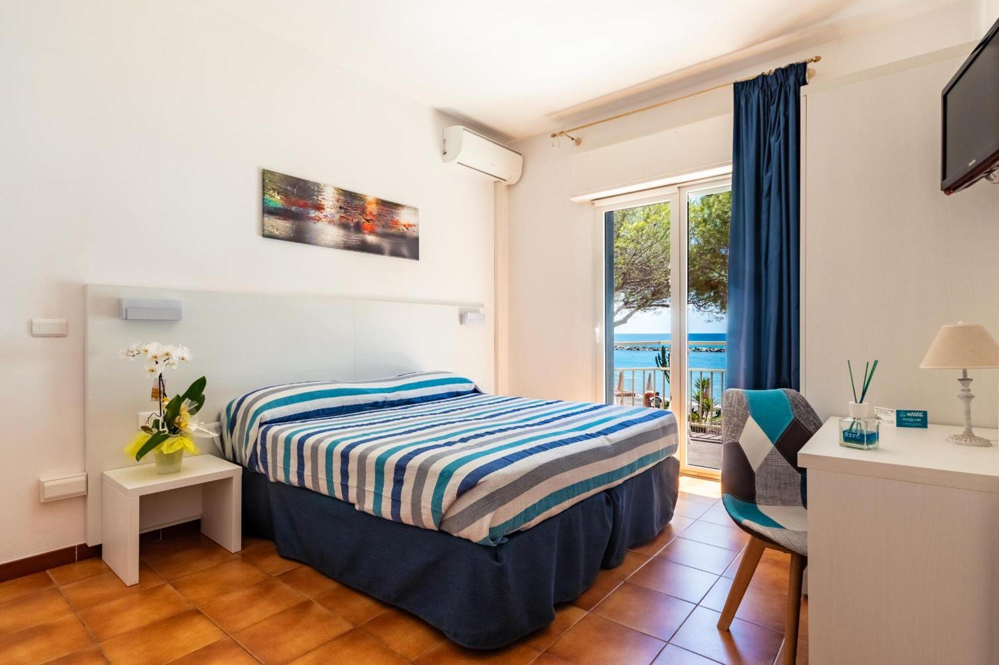 Piccolo Hotel Le Palme San Bartolomeo Al Mare Extérieur photo