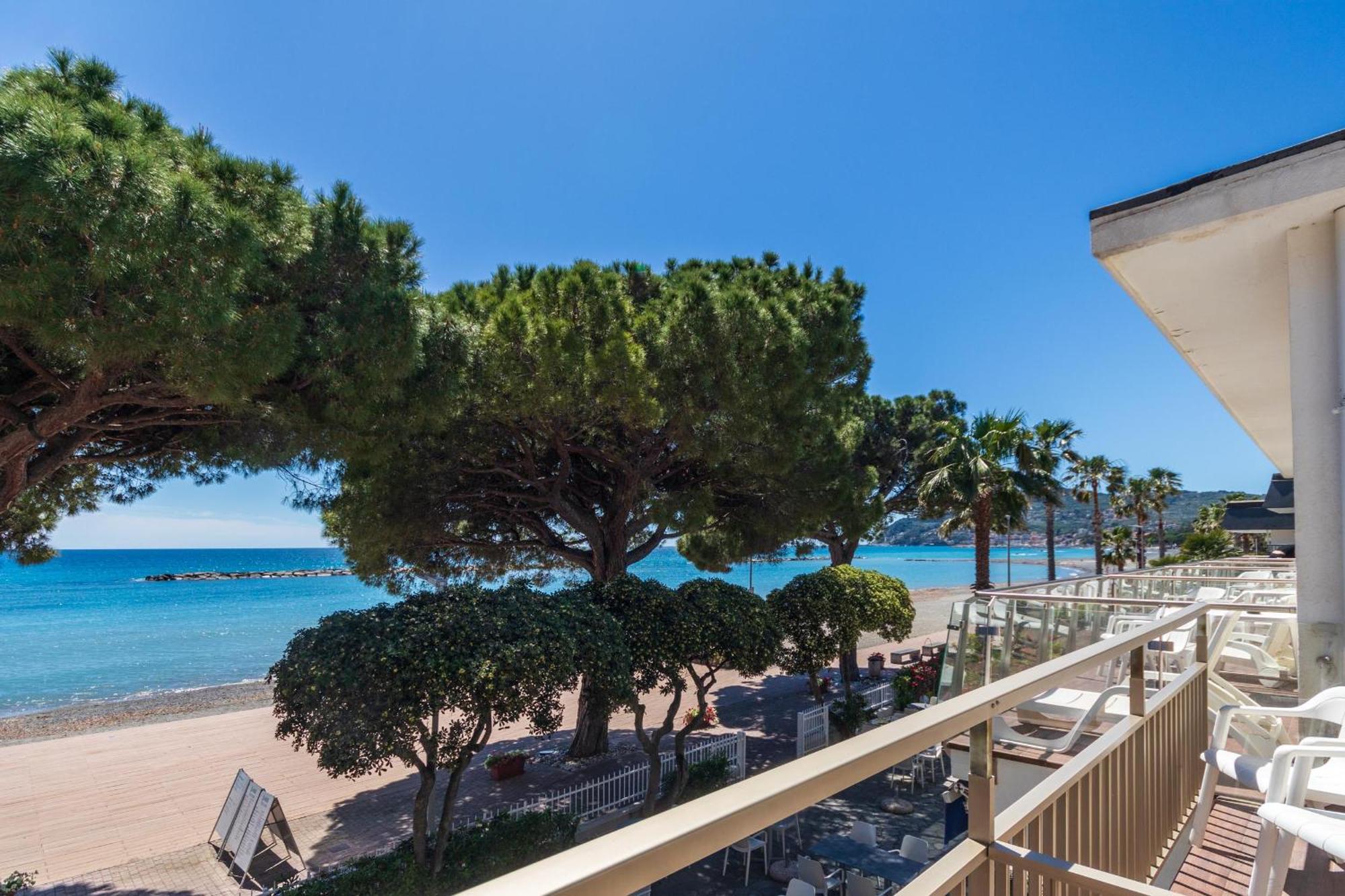 Piccolo Hotel Le Palme San Bartolomeo Al Mare Extérieur photo