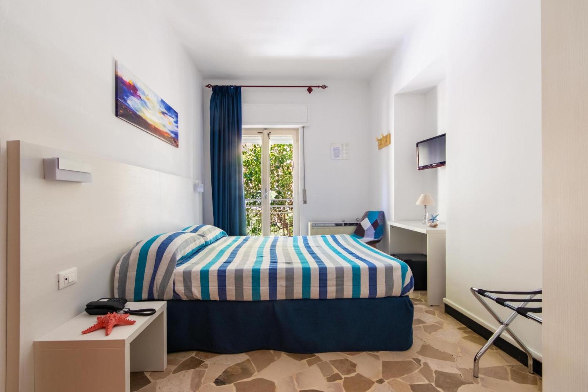 Piccolo Hotel Le Palme San Bartolomeo Al Mare Extérieur photo