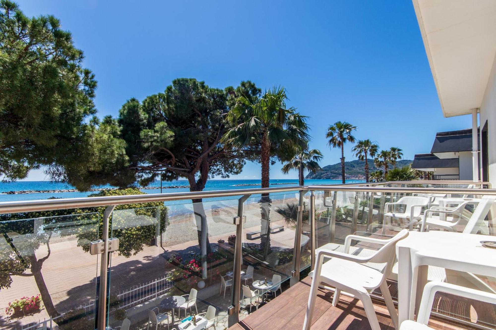 Piccolo Hotel Le Palme San Bartolomeo Al Mare Extérieur photo