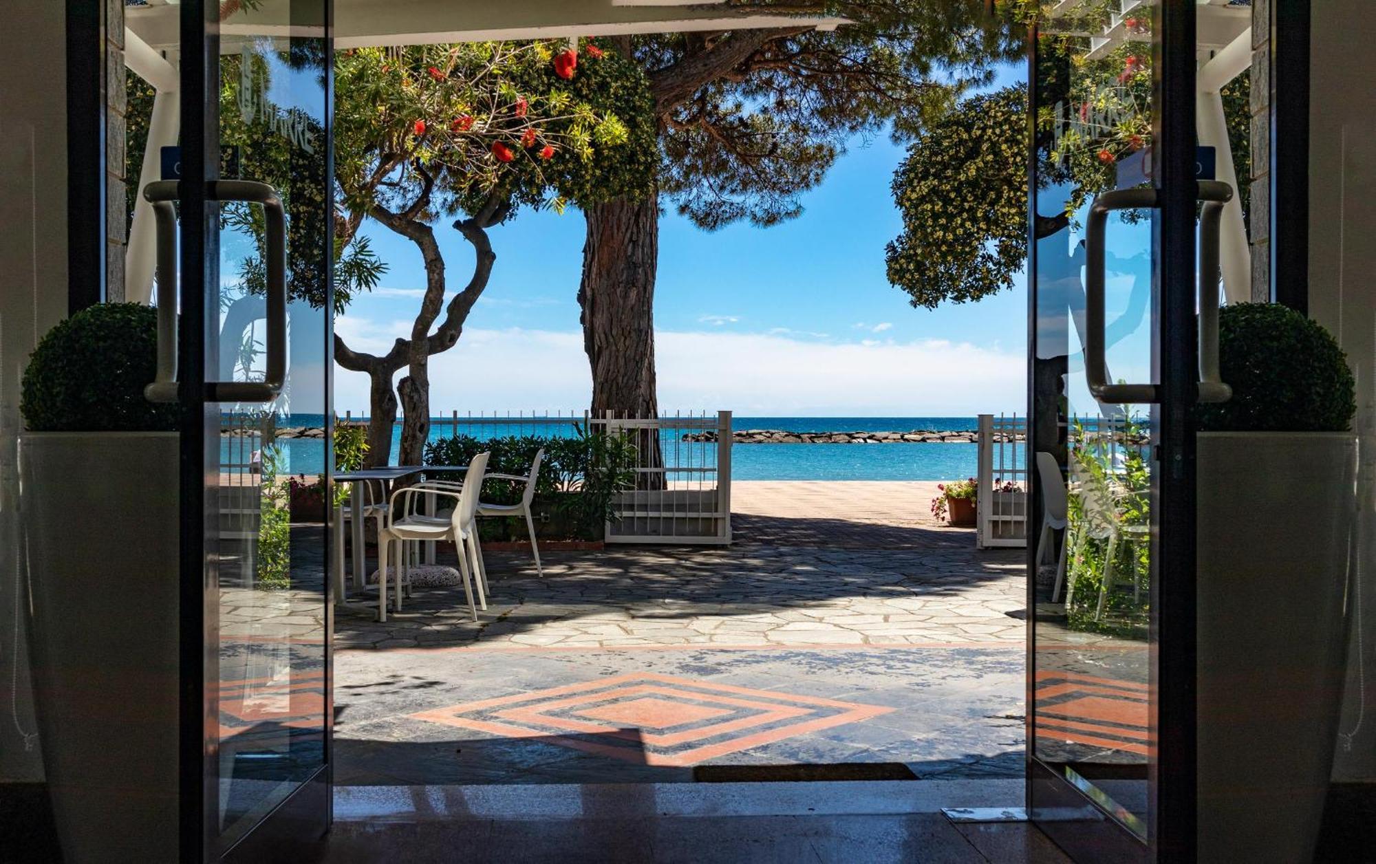 Piccolo Hotel Le Palme San Bartolomeo Al Mare Extérieur photo