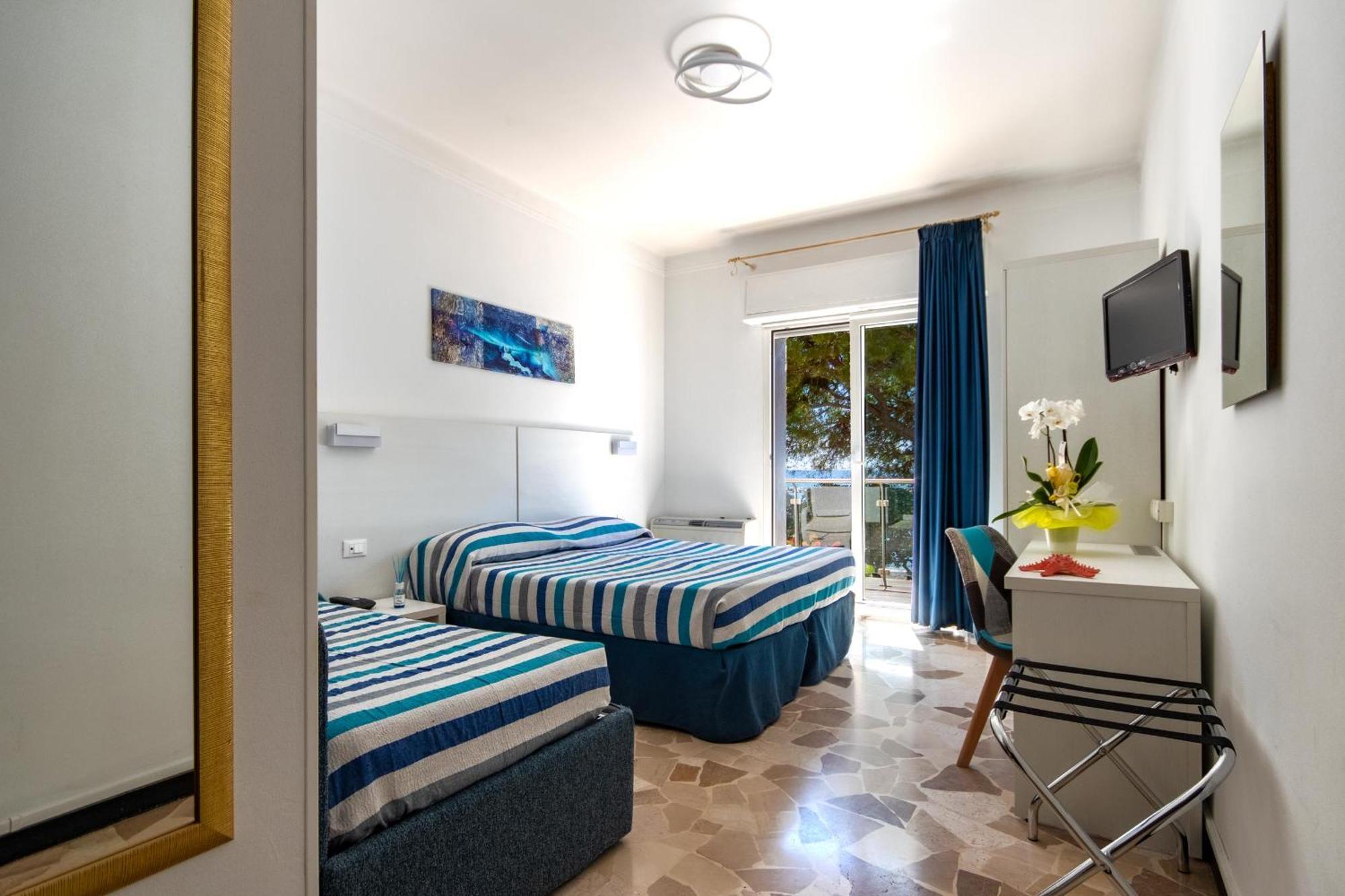 Piccolo Hotel Le Palme San Bartolomeo Al Mare Extérieur photo